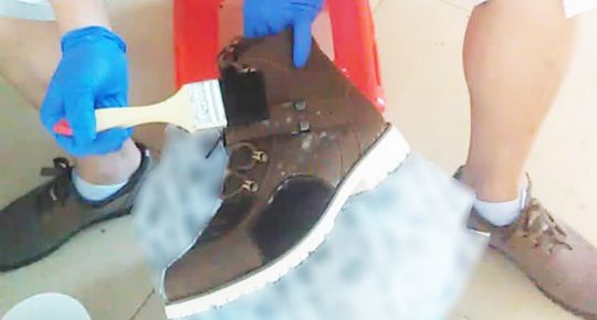 疯马油皮鞋在发霉处理